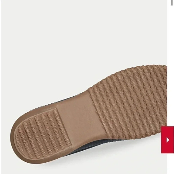 TOMMY HILFIGER
COLORBLOCK DUCK BOOT - Picture 2 of 9